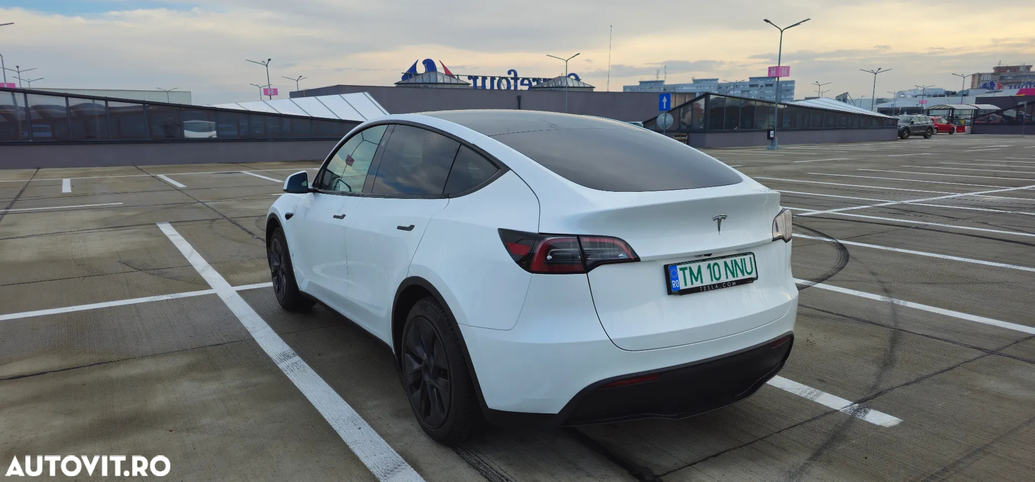 Tesla Model Y - 5