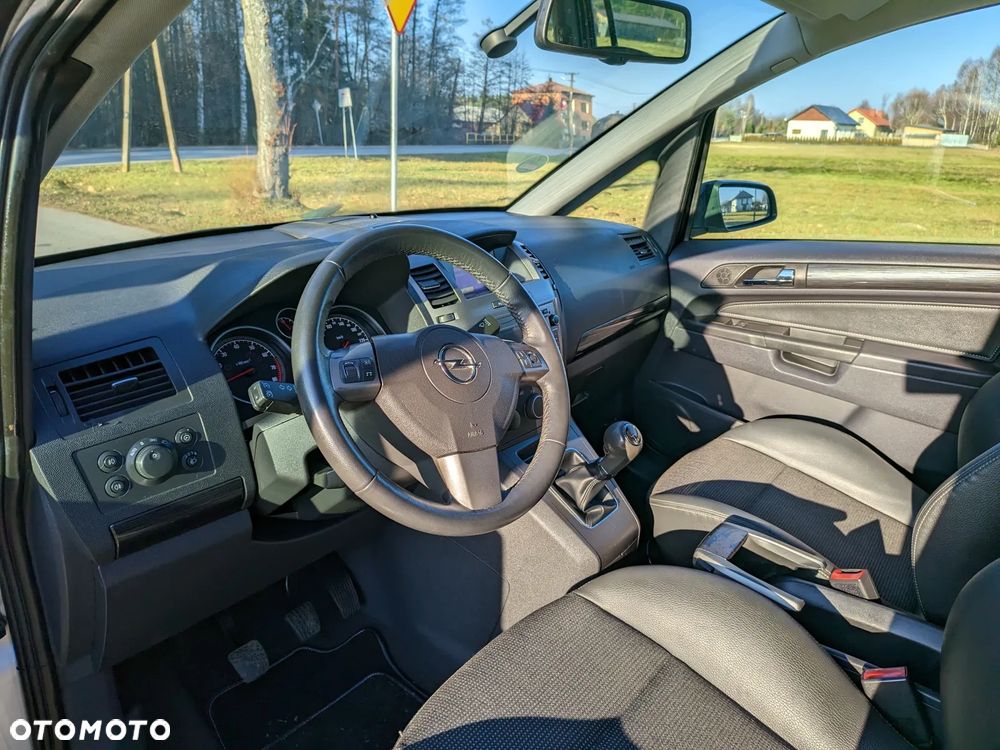 Opel Zafira - 11