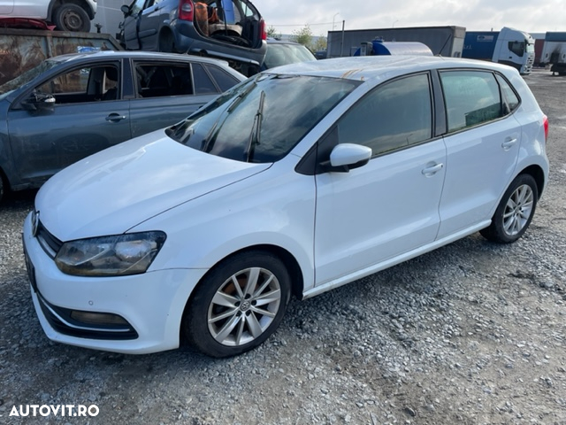 Dezmembrez VW Polo 6 R an 2014 1.2 TSI Blumotion Alb - 3