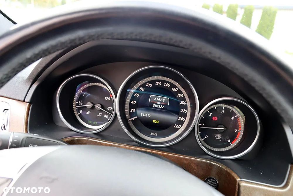Mercedes-Benz Klasa E 200 CDI Elegance - 32