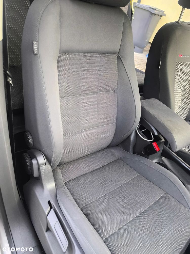 Volkswagen Touran 2.0 TDI DPF Trendline - 13