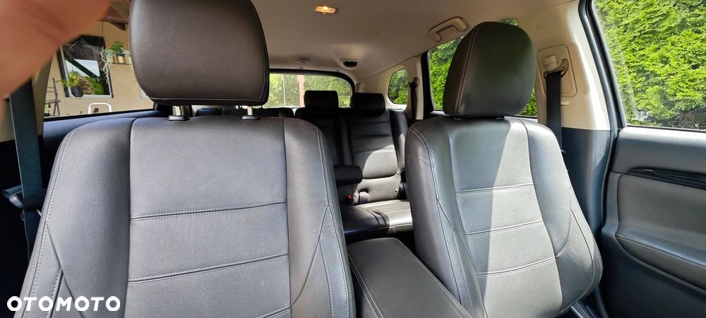 Mitsubishi Outlander Instyle NAVI + - 33