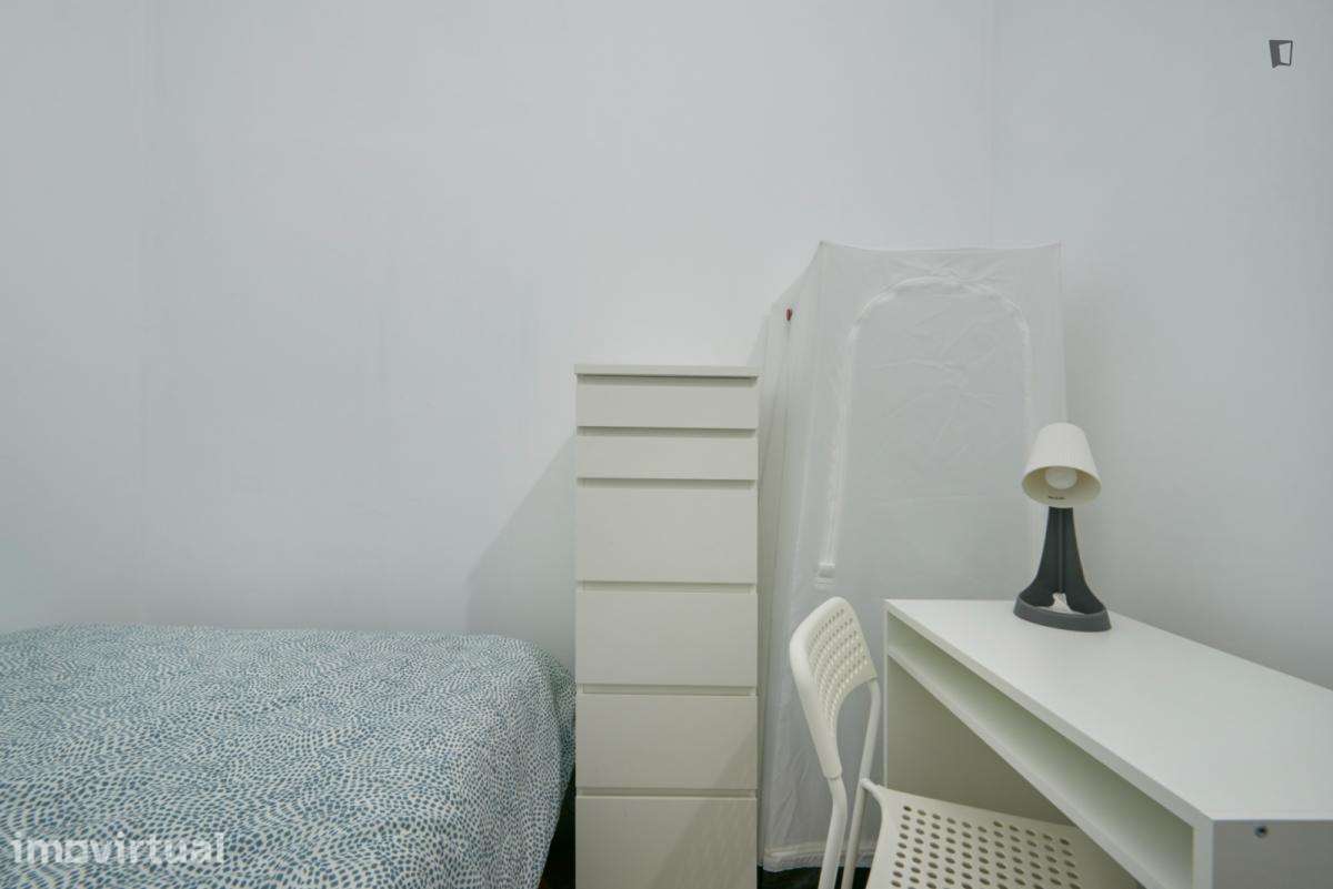 Quarto - localizado em Marquês de Pombal Lisbon - Grande imagem: 4/13