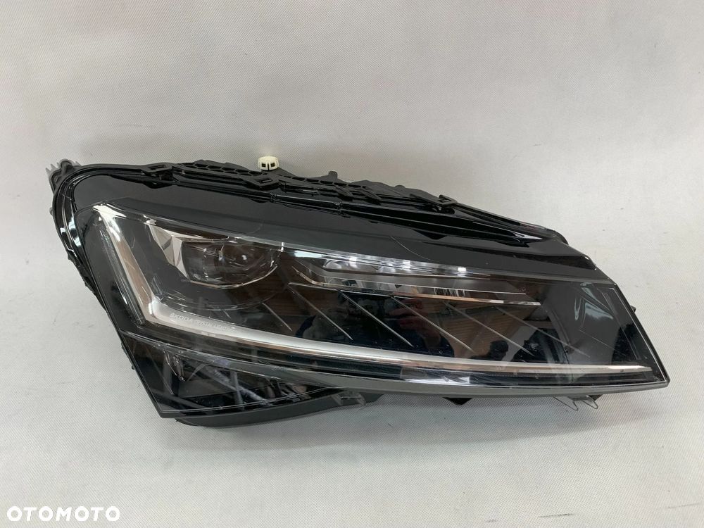 Skoda Superb 3 III FL 19r Reflektor prawy lampa prawa Lift 2019 - 1
