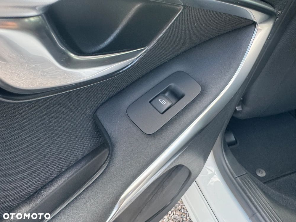 Volvo V40 - 24