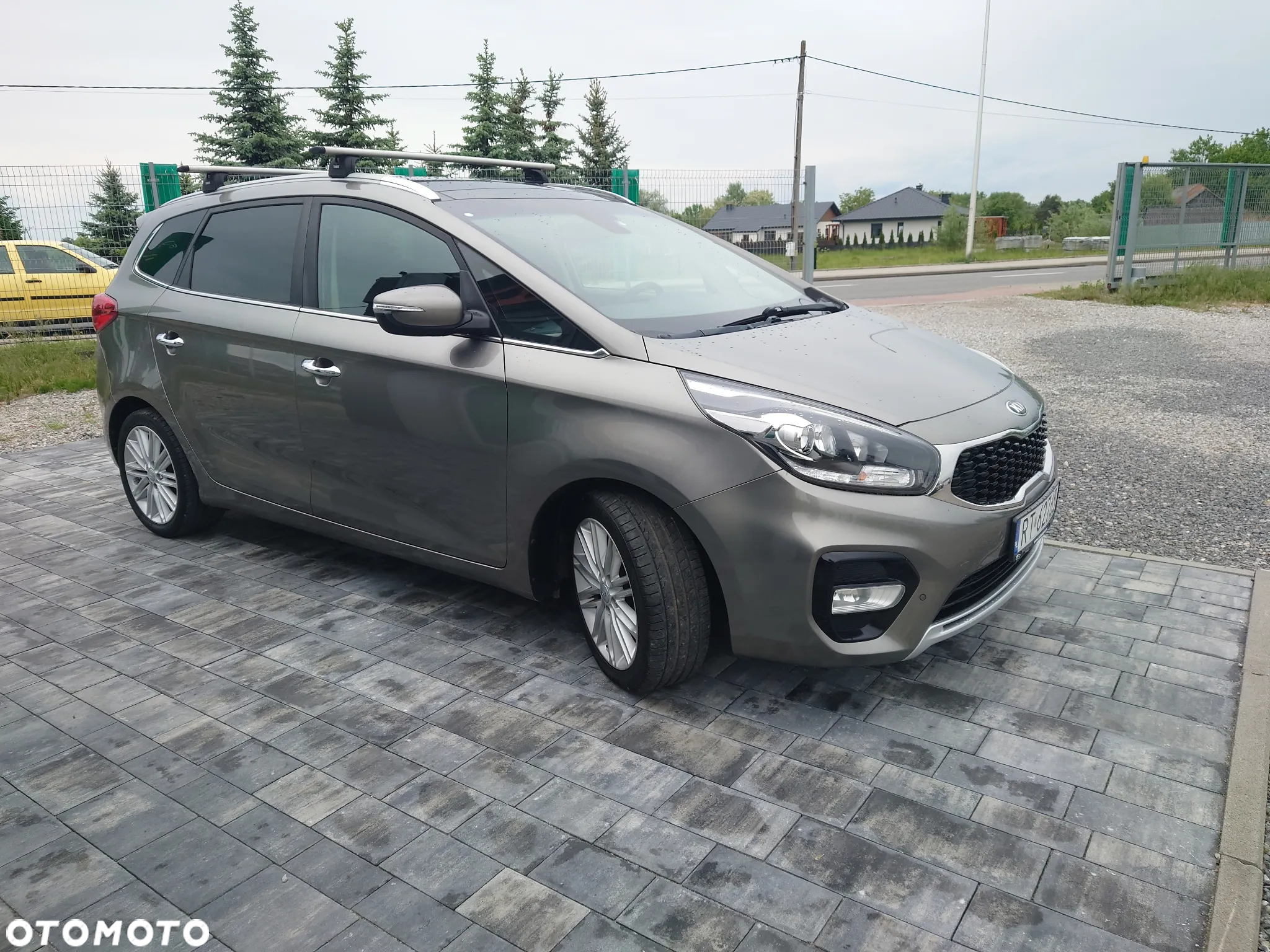 Kia Carens 1.7 CRDi M 7os - 8