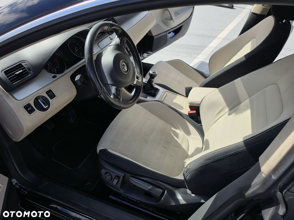 Volkswagen CC 2.0 TDI BlueMotion Technology - 9