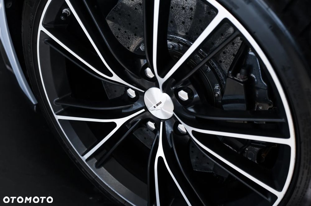 Aston Martin Vanquish - 4