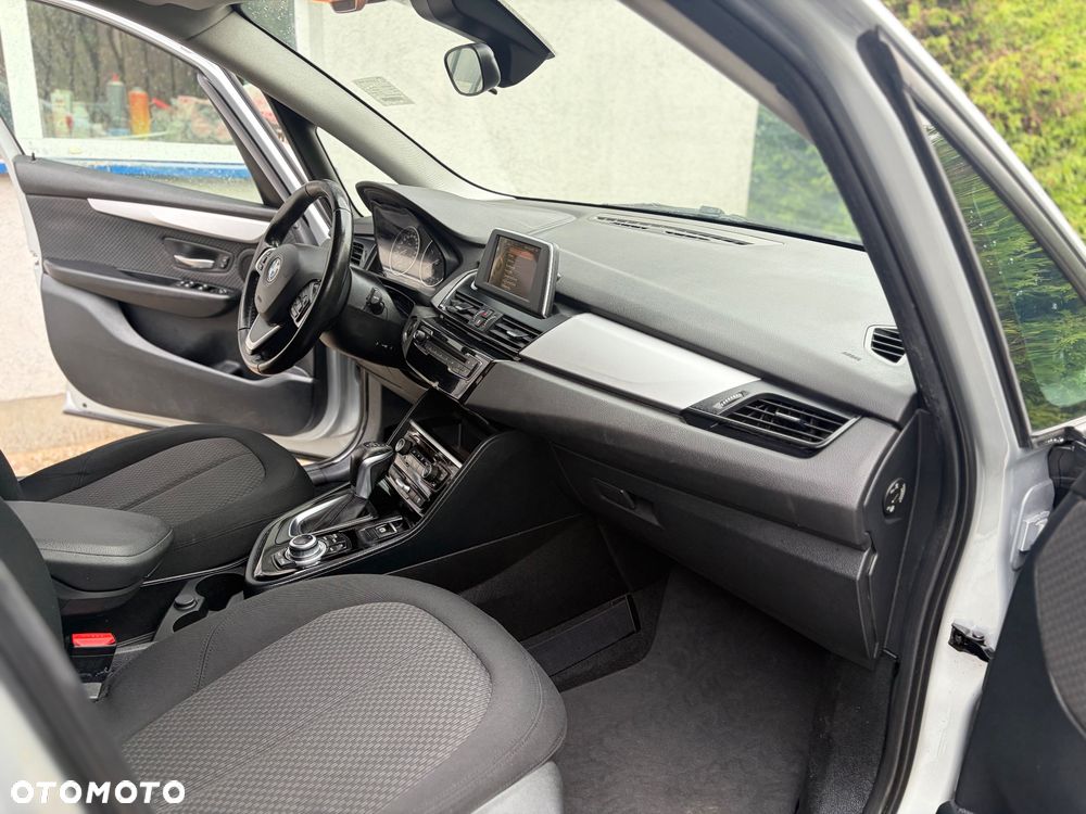 BMW Seria 2 218d - 26