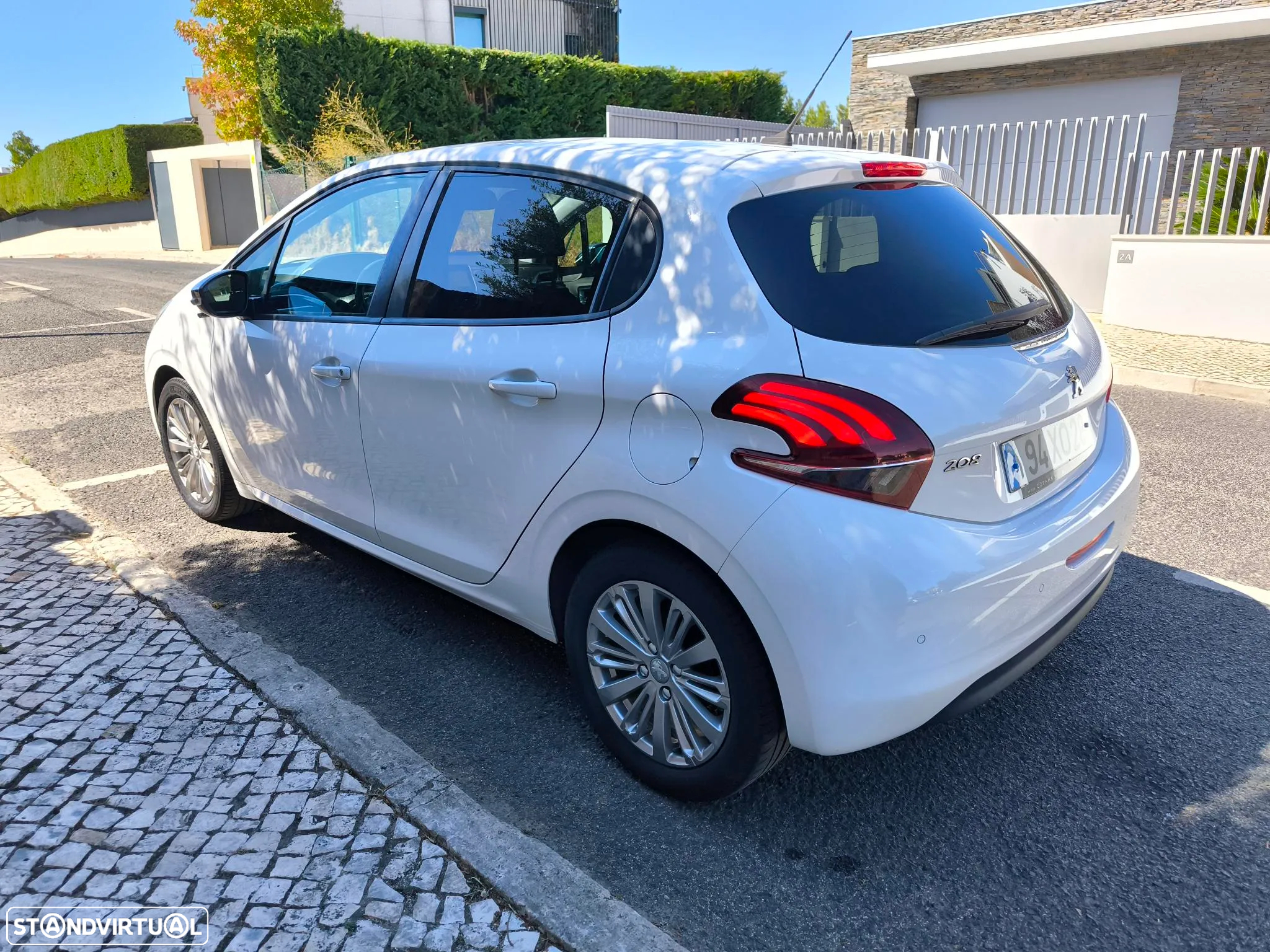 Peugeot 208 1.2 PureTech Signature - 5