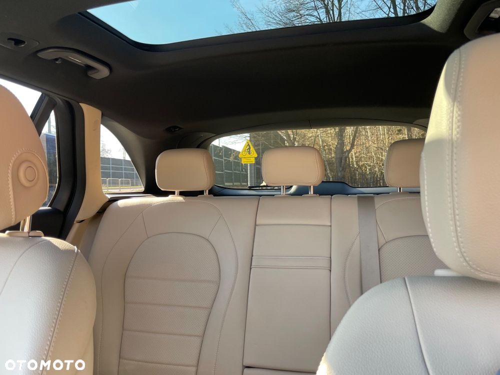 Mercedes-Benz GLC 300 4Matic 9G-TRONIC AMG Line - 29