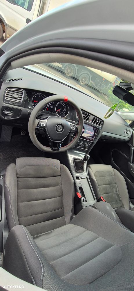 Volkswagen Golf - 12