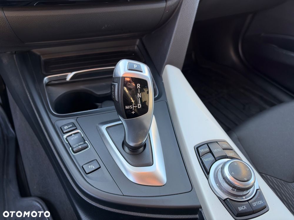 BMW Seria 3 318d Advantage - 25