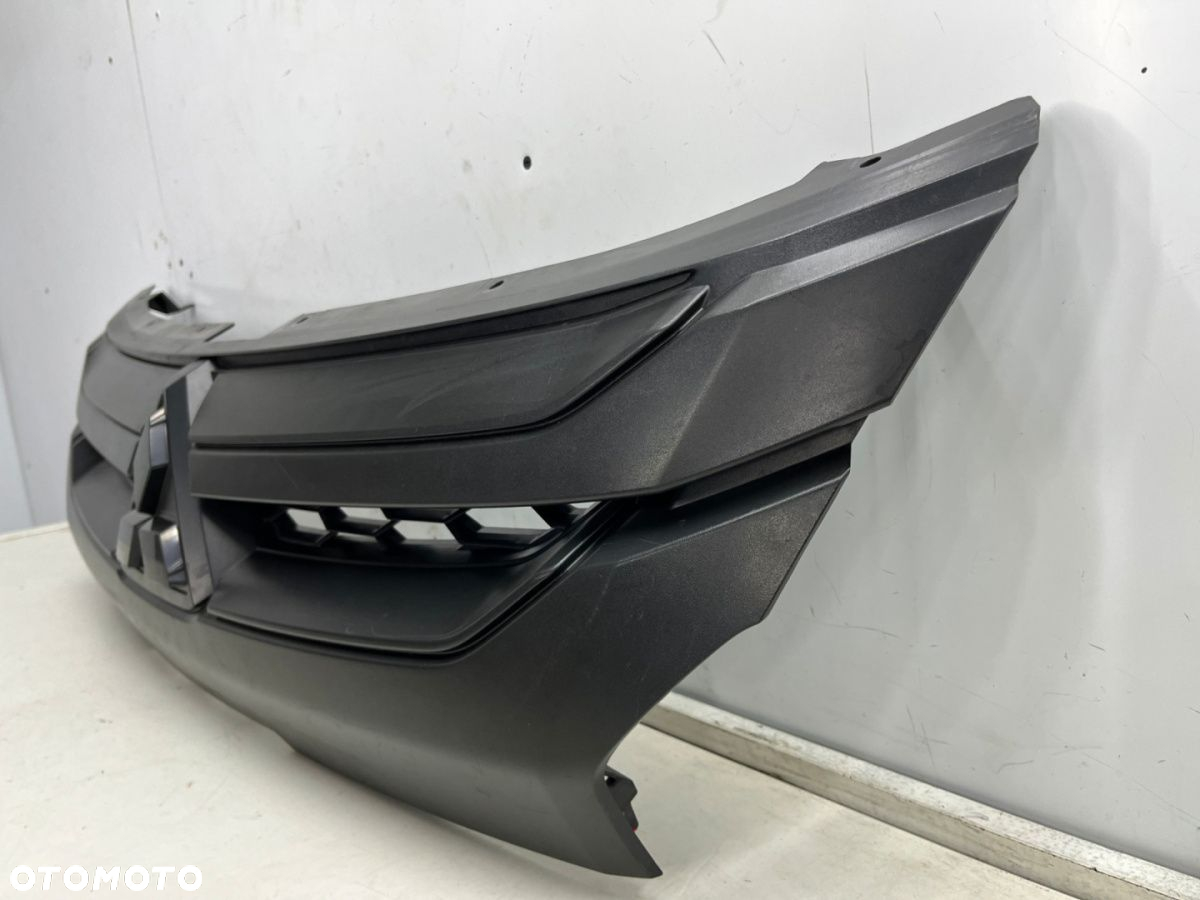 Atrapa Mitsubishi L200 5 V 19r.- grill przednia maskownica znaczek 7450B264 - 8