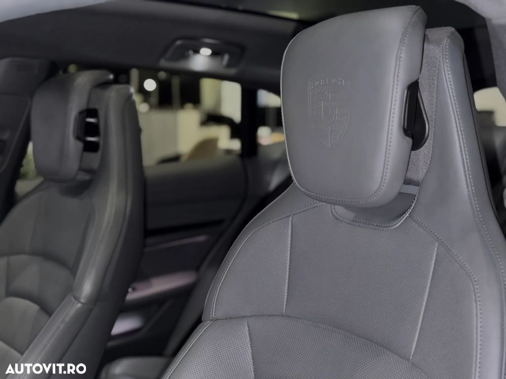 Porsche Taycan 4 - 29