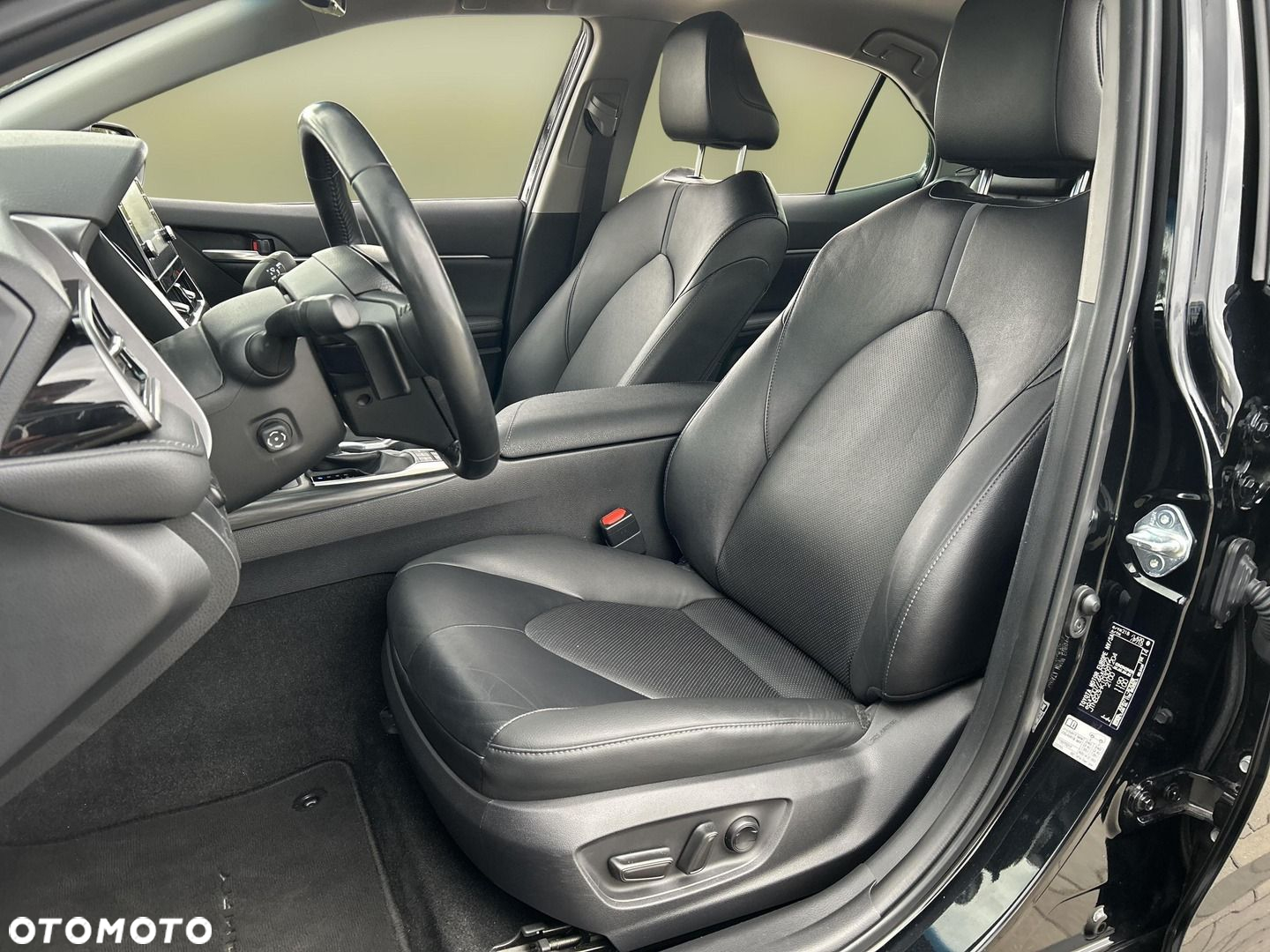 Toyota Camry 2.5 Hybrid Executive CVT - 9