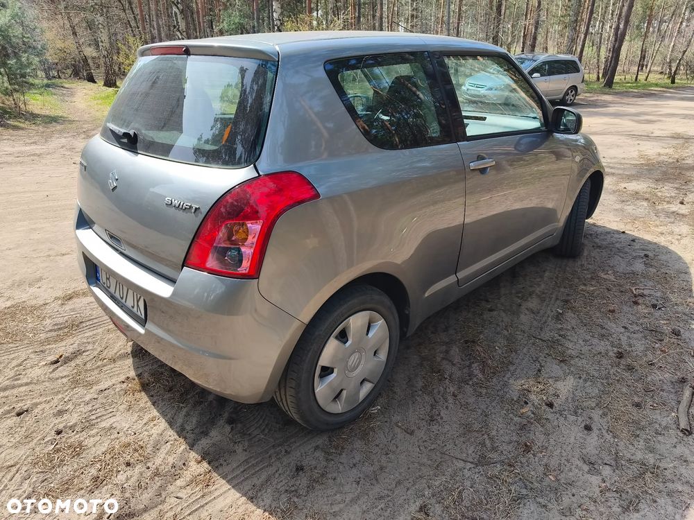 Suzuki Swift 2009 photo 4