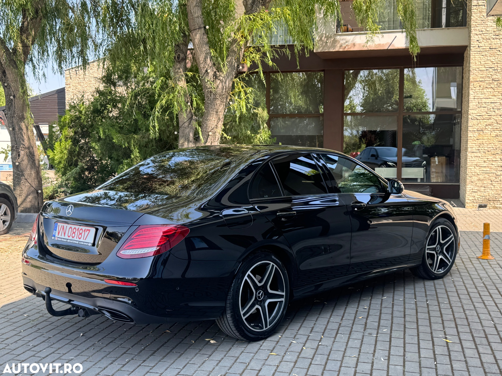 Mercedes-Benz E 220 d 9G-TRONIC AMG Line - 3