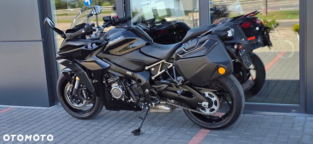 Suzuki GSX - 24