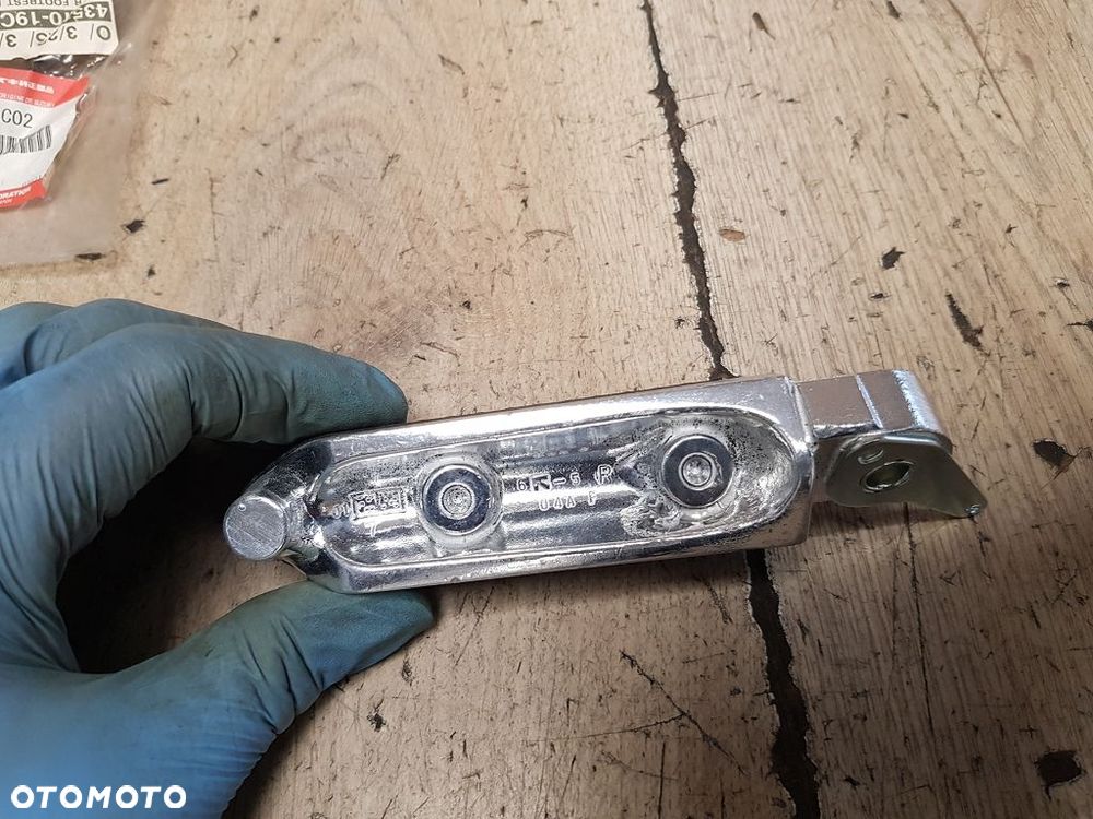 Podnóżek kierowcy prawy Suzuki GSX600F GSX750F 43510-19C02 - 9