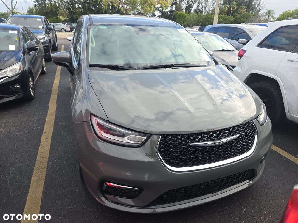 Chrysler Pacifica - 2