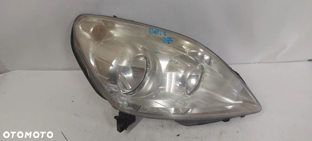 .  PRZOD PRZEDNIA LAMPA PRAWA OPEL ZAFIRA B !USZKODZONE UCHWYTY! - 1