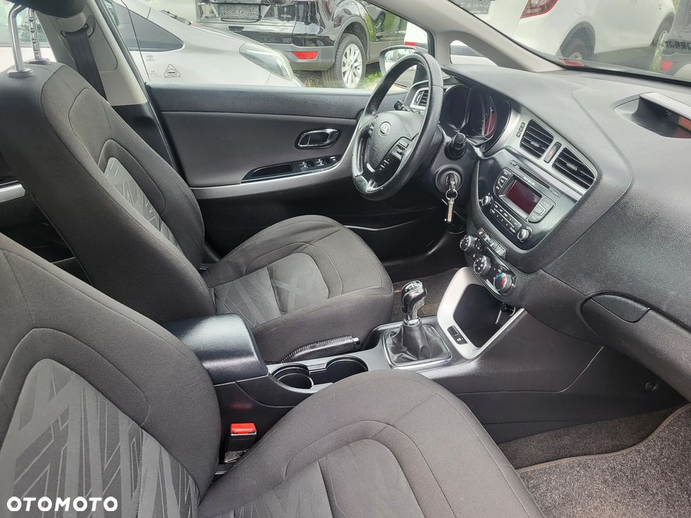 Kia Ceed 1.4 CVVT Dream-Team Edition - 17