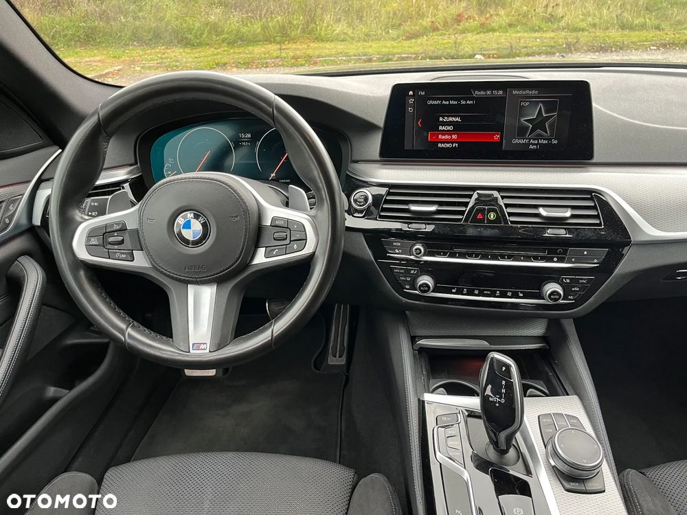 BMW Seria 5 520d M Sport - 9