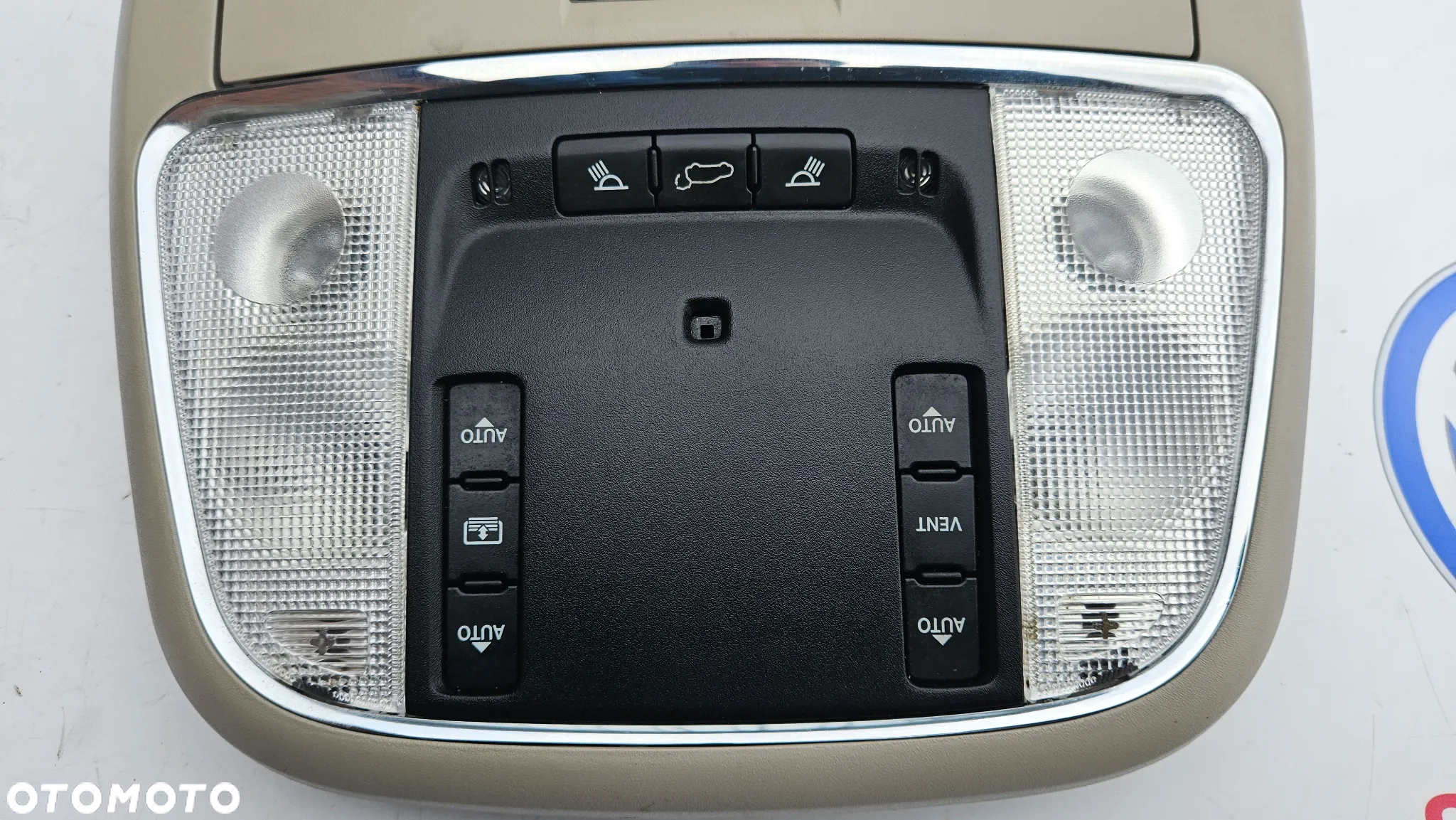 JEEP GRAND CHEROKEE WK2   Oświetlenie kabiny Lampka podsufitki - 3
