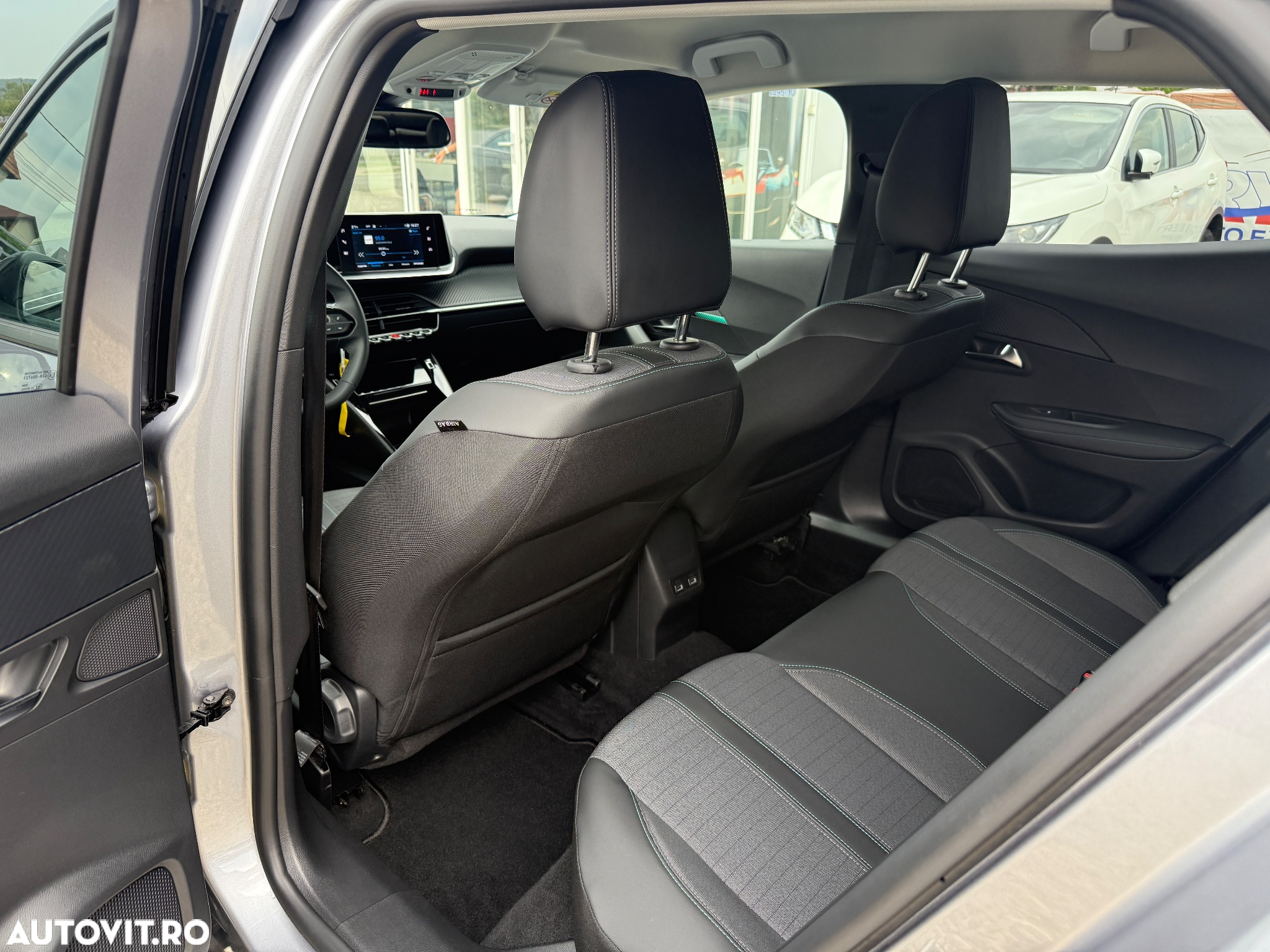 Peugeot 2008 BlueHDi 130 EAT8 Allure Pack - 15