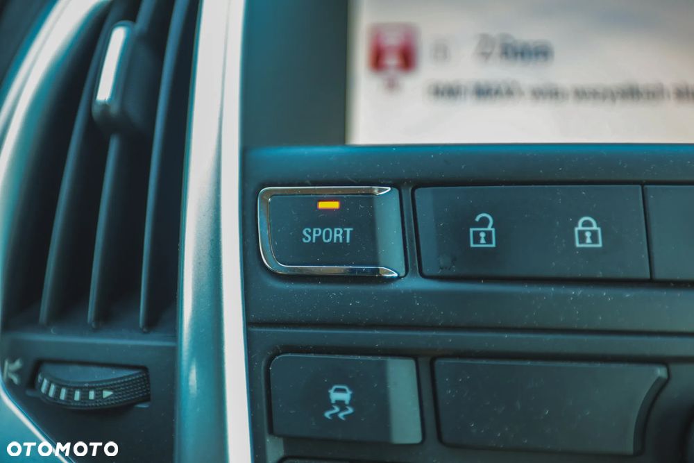 Opel Astra 1.6 T Cosmo - 24