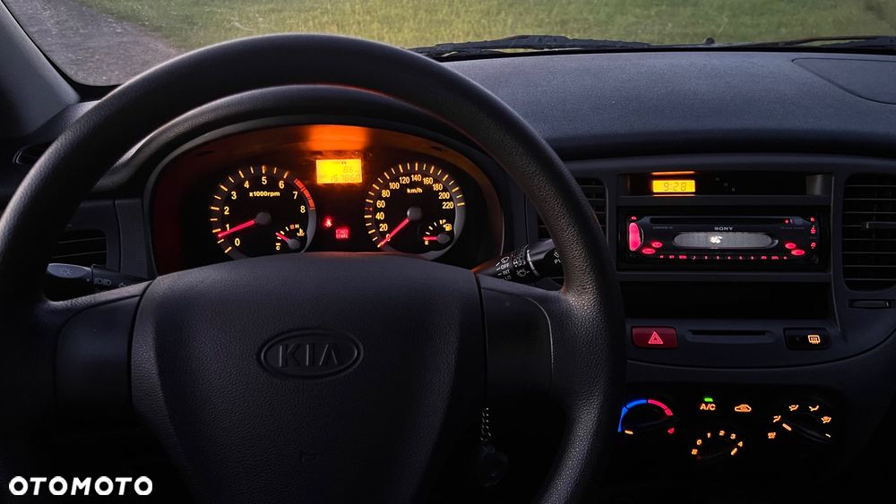 Kia Rio 1.4 Family + - 15