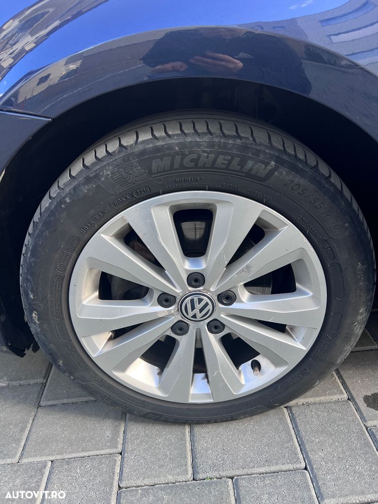 Volkswagen Golf 1.6 TDI DPF BlueMotion Technology Comfortline - 8