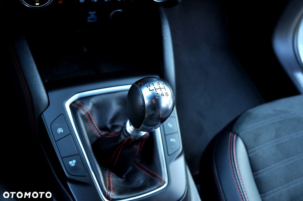 Ford Kuga 1.5 EcoBoost FWD ST-Line X - 27