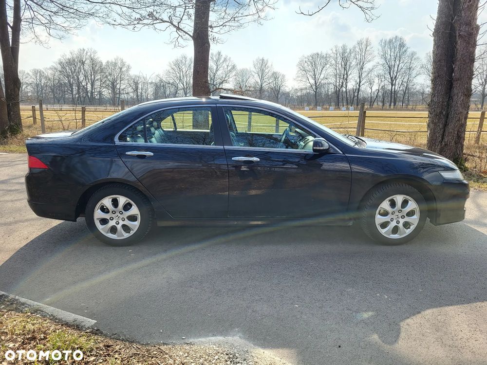 Honda Accord 2.0 Executive - 17