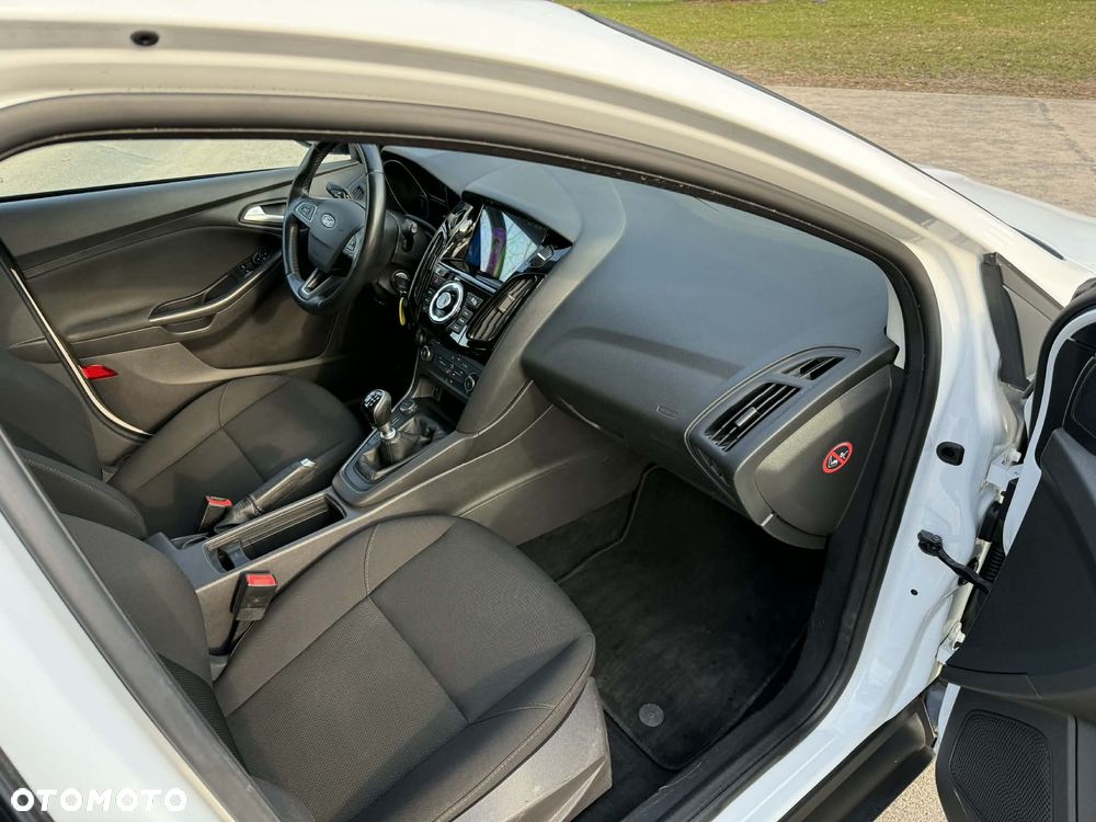 Ford Focus 1.5 TDCi SYNC Edition - 19