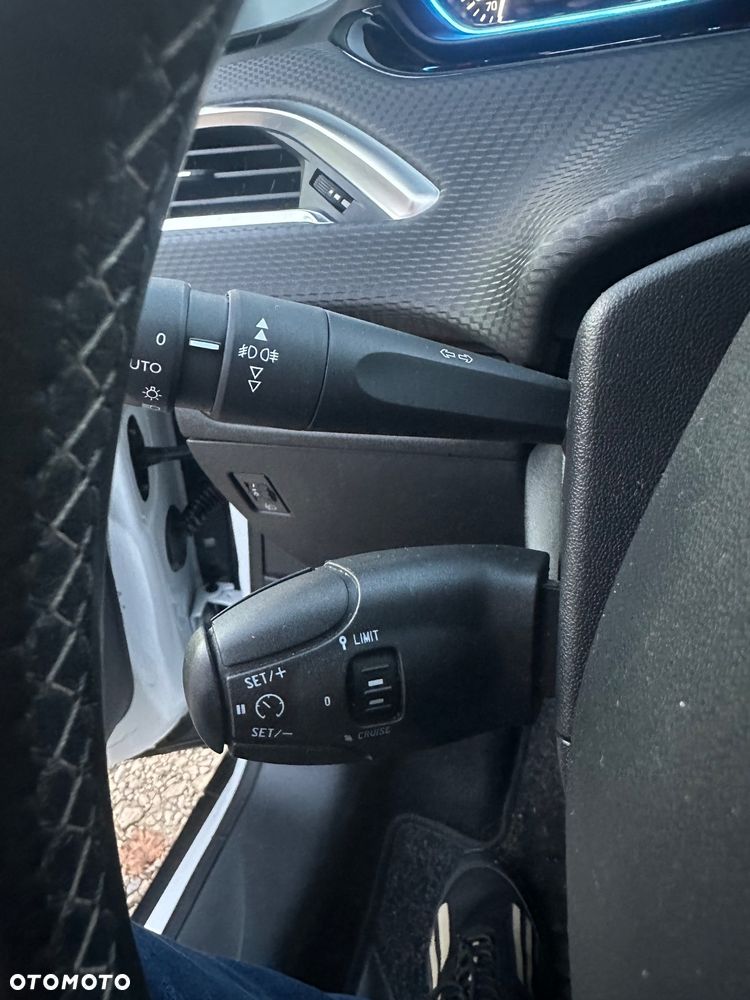 Peugeot 2008 BlueHDi FAP 120 STOP & START Allure - 28