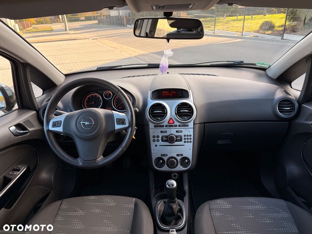 Opel Corsa 1.4 16V Cosmo - 24