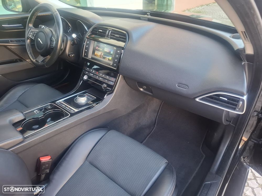 Jaguar XE 2.0 D Prestige Aut. - 43