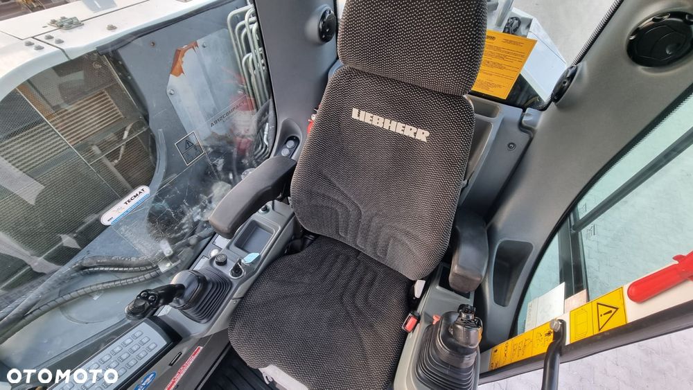 Liebherr A912/ 2017r/ Maszyna sprowadzona/ - 21
