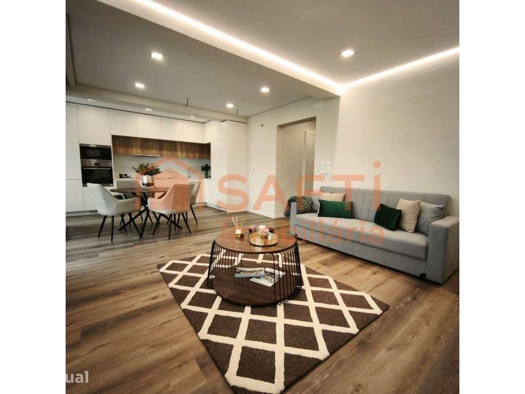 Apartamento T3 com varanda, remodelado e mobilado - Grande imagem: 2/12