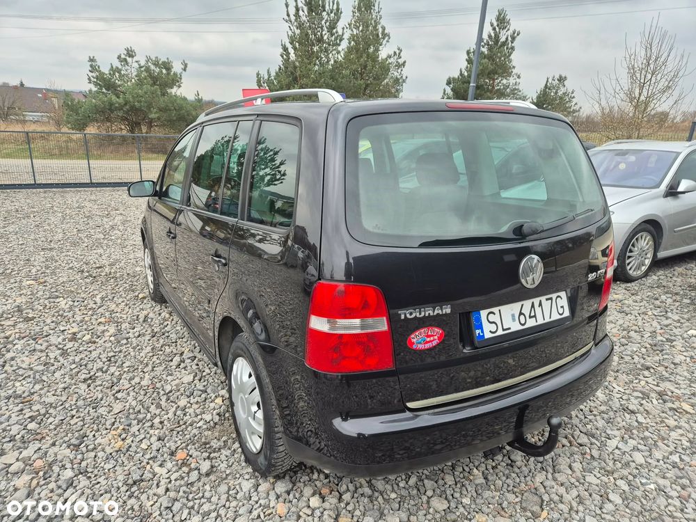 Volkswagen Touran 2.0 FSI Highline - 6