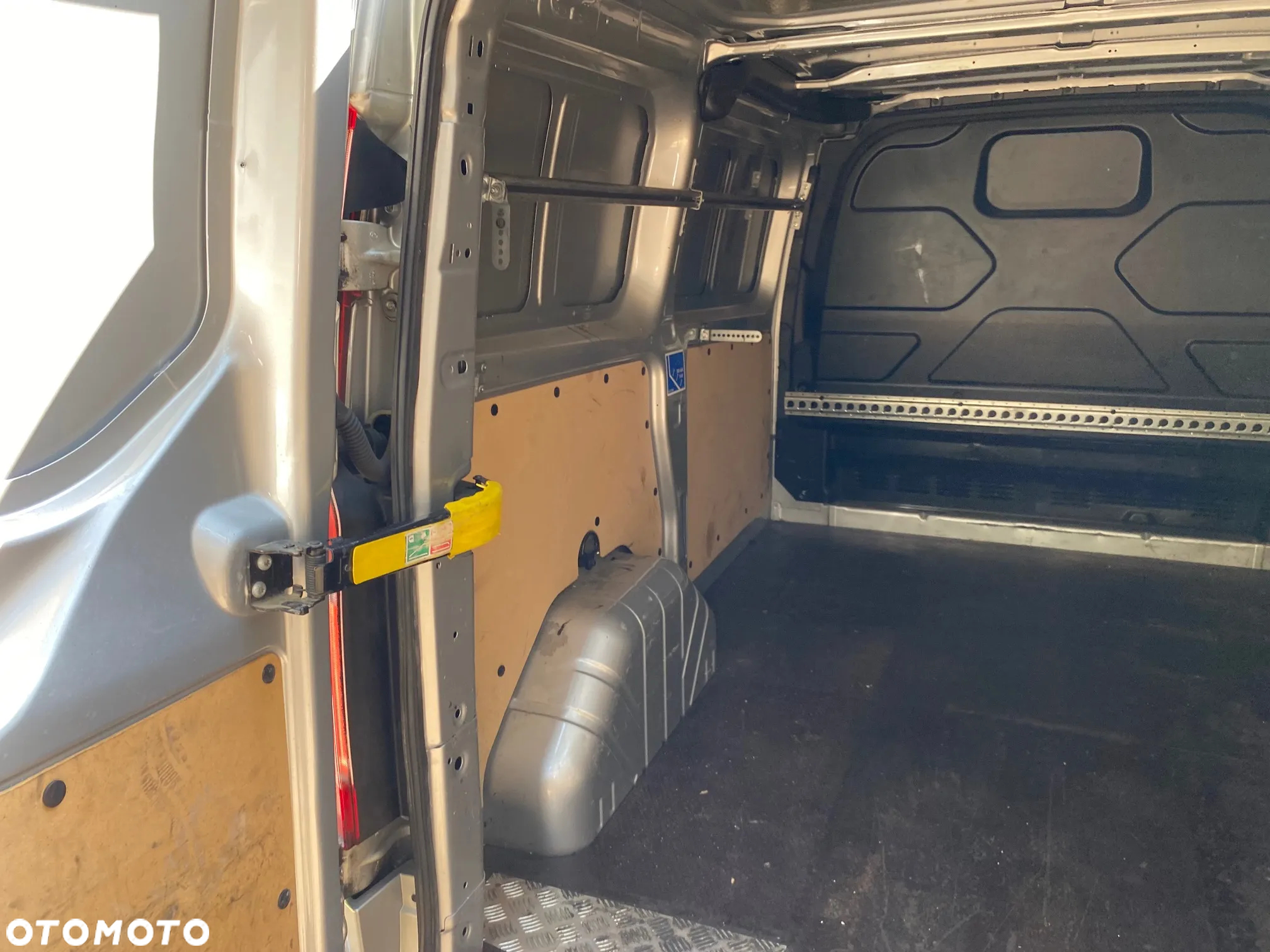 Ford TRANSIT CUSTOM - 23