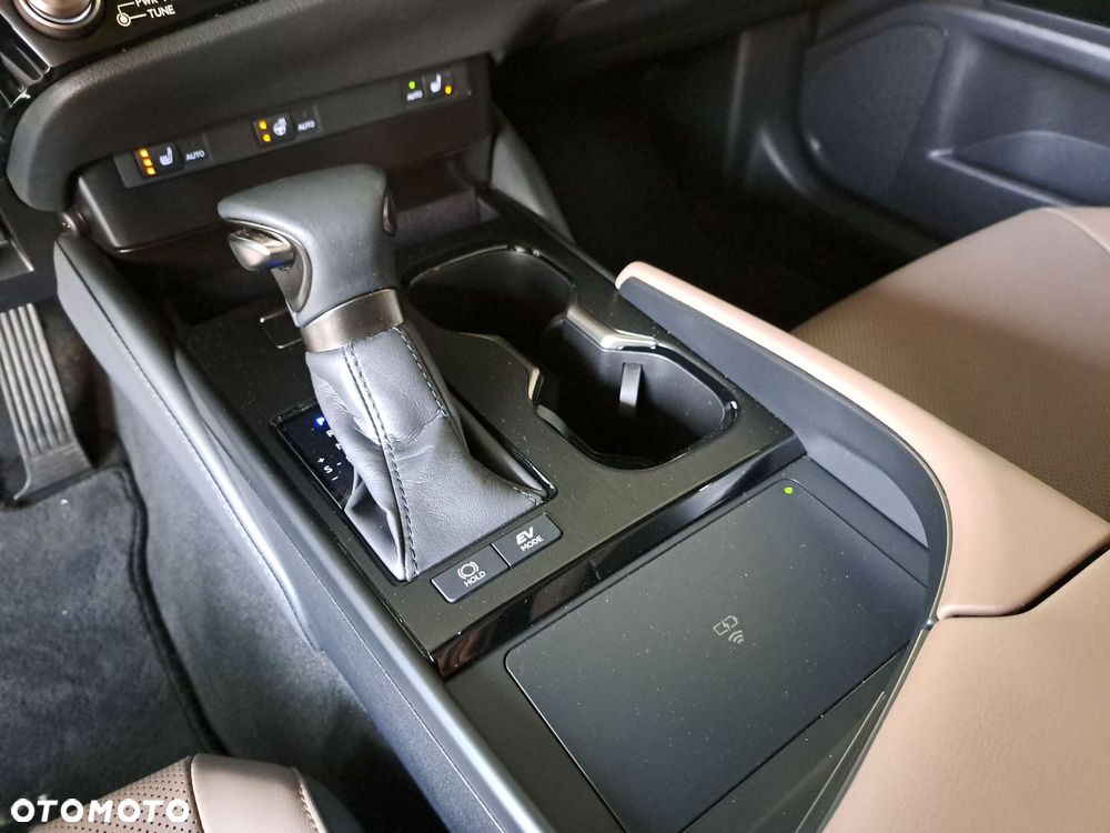 Lexus ES 300h Business Edition - 27