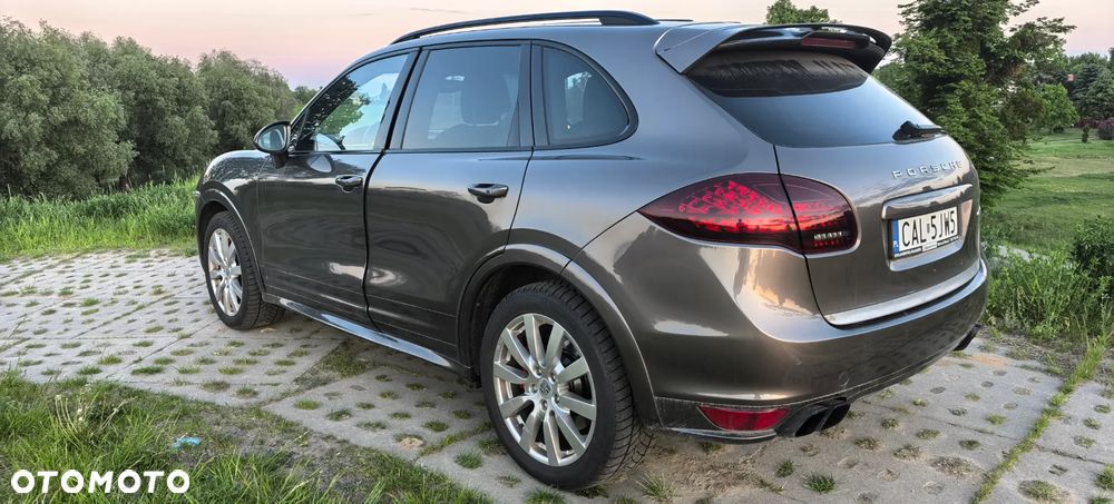 Porsche Cayenne - 4