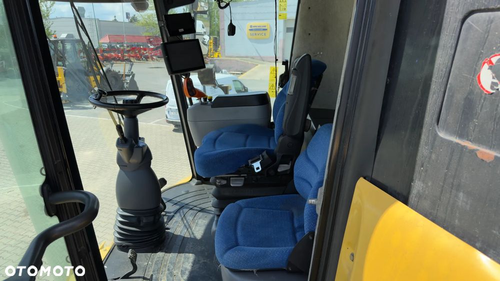 New Holland CR9080 4WD - 9