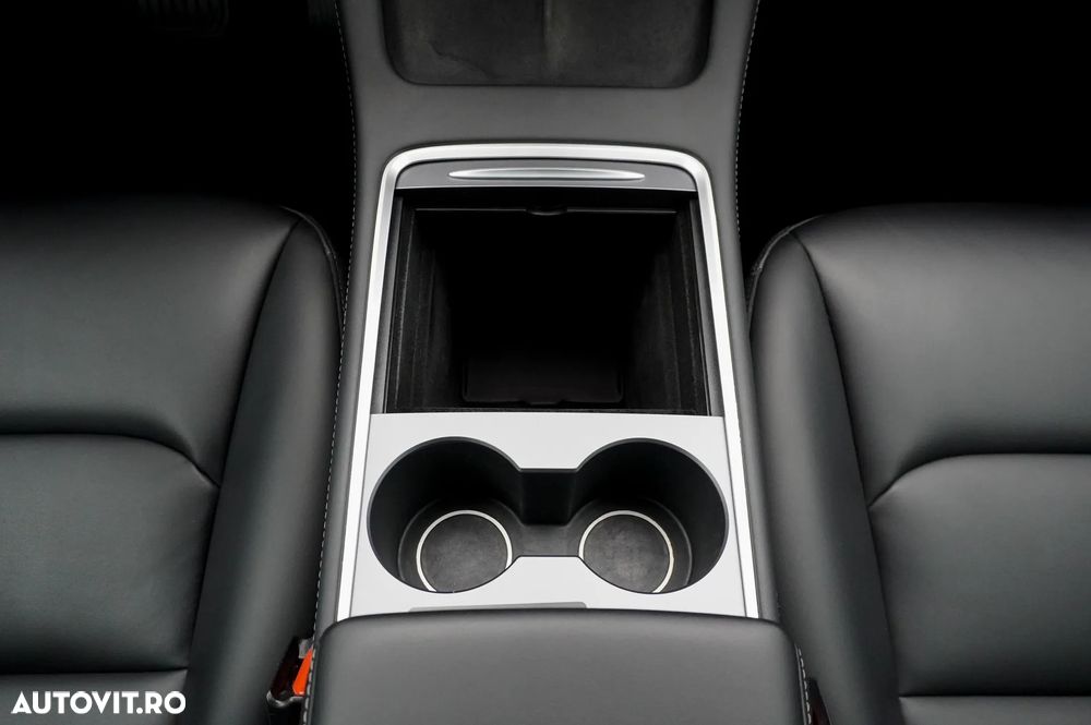 Tesla Model Y AWD Long Range - 20