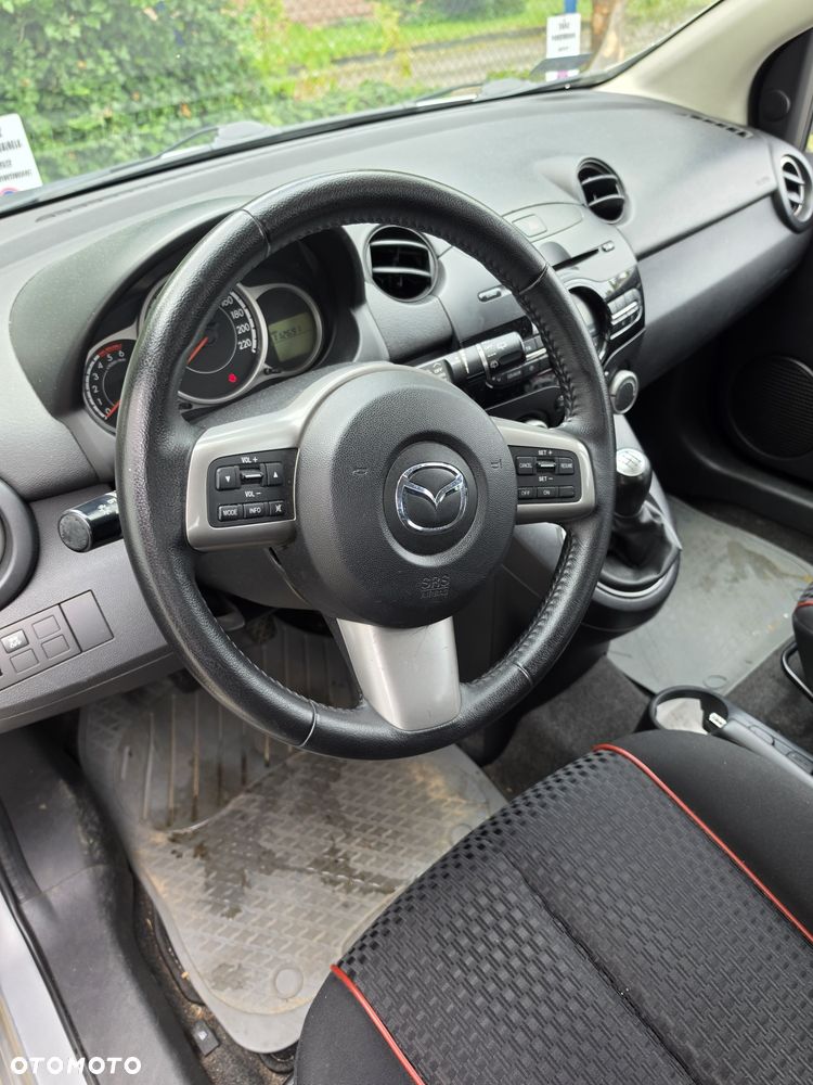 Mazda 2 - 4