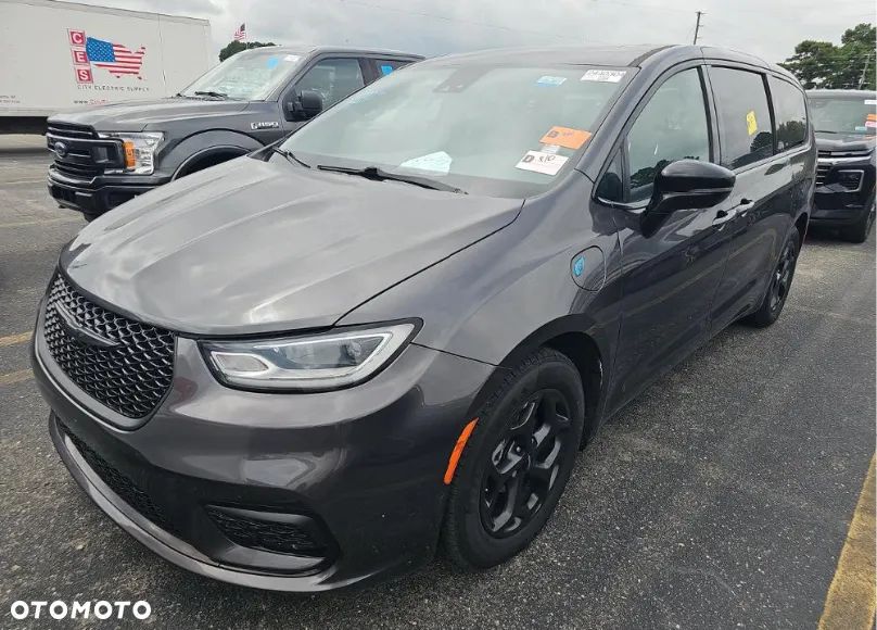 Chrysler Pacifica - 1