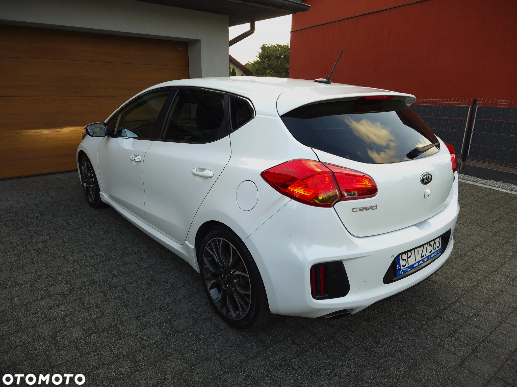 Kia Ceed 1.6 T-GDI GT-Track - 12